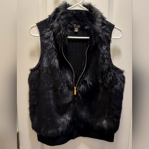 Thalia Sodi Jackets & Blazers - Thalia Sodi faux fur front black sweater vest